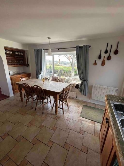 Wooden Cottage With Lake View Enniskillen Exterior photo