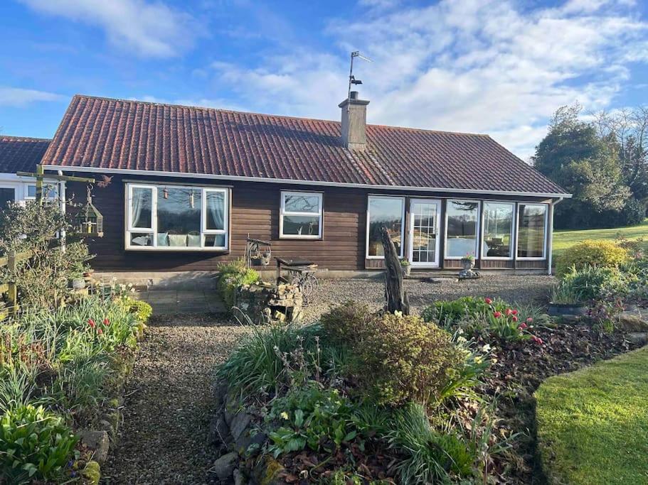 Wooden Cottage With Lake View Enniskillen Exterior photo