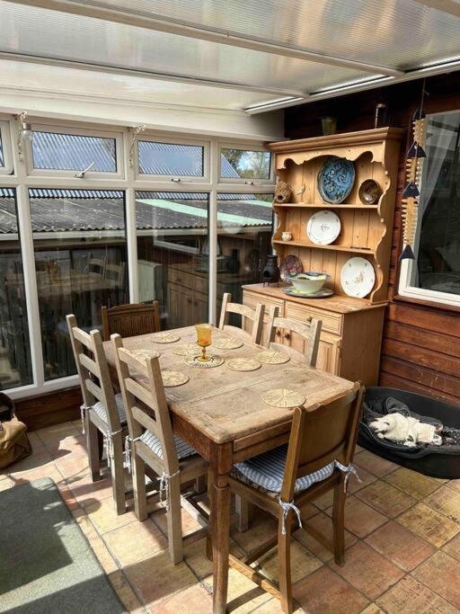 Wooden Cottage With Lake View Enniskillen Exterior photo