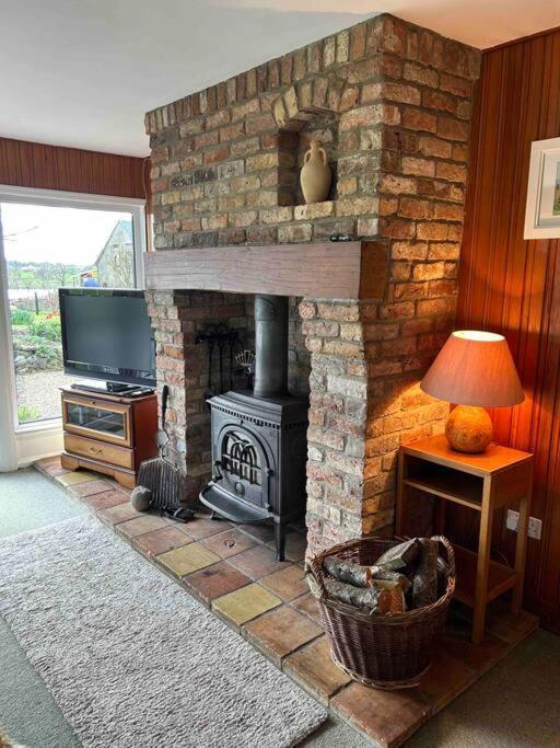 Wooden Cottage With Lake View Enniskillen Exterior photo