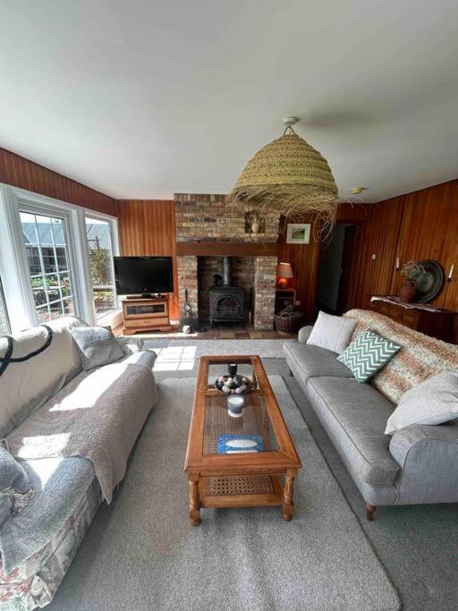 Wooden Cottage With Lake View Enniskillen Exterior photo