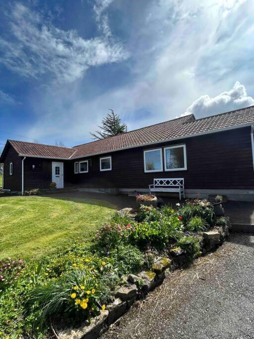 Wooden Cottage With Lake View Enniskillen Exterior photo