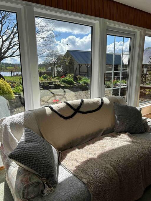Wooden Cottage With Lake View Enniskillen Exterior photo